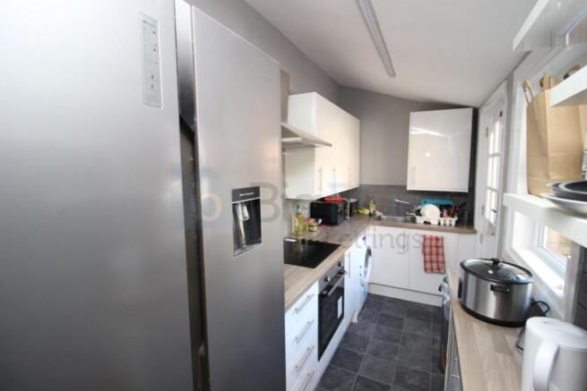 6 bed House Share to rent Image 4