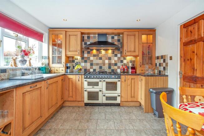 Kitchen 5.jpg