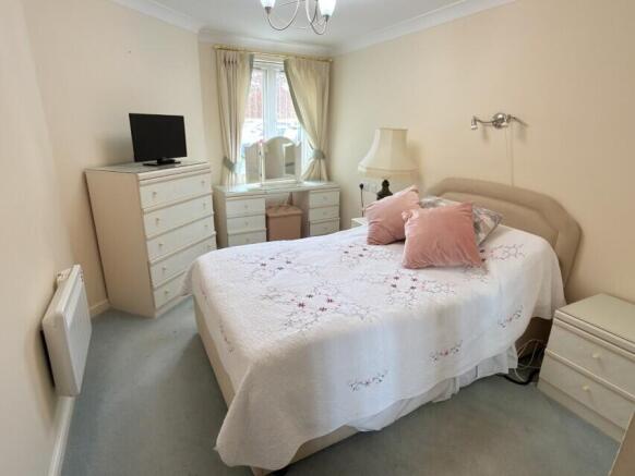 Howth Drive, Woodley, Reading, Berkshire, RG5 photo 5