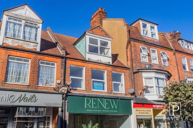 4-bed flat on Connaught Avenue, Frinton-On-Sea, £270,000