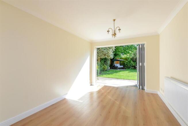 8384812-interior02.jpg