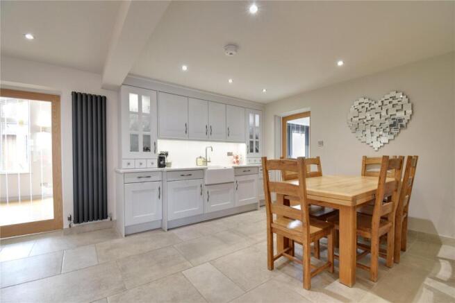 4 bed Detached for sale Image 10
