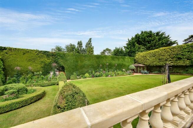 The Avenue, Radlett photo 4