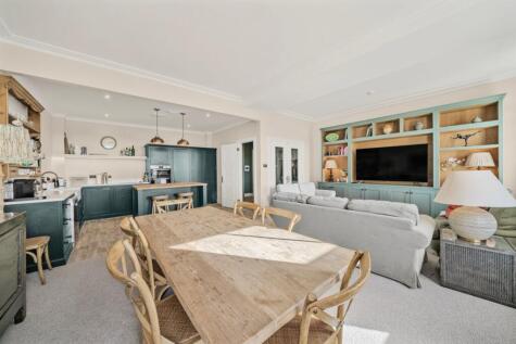 Brasenose Drive,
Barnes, SW13