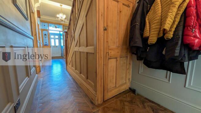 5 bed House for sale Image 11
