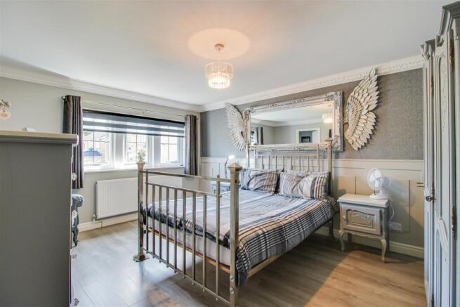4 bed Detached for sale Image 9