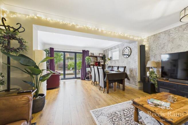 5 bed Detached for sale Image 5