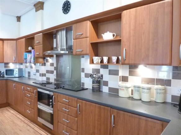 KITCHEN/DINING ROOM