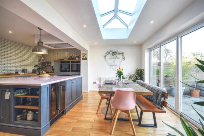 Kitchen / dining room