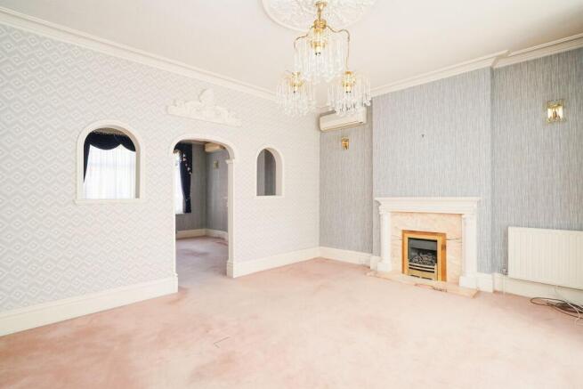 5 bed Semi-Detached for sale Image 10