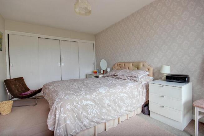 4 bed Link Detached House for sale Image 6
