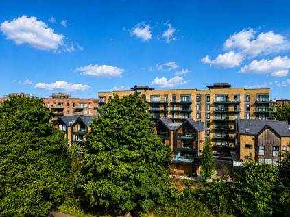 3rd Floor Apartment, Riverside Park