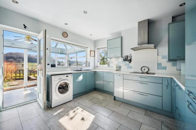 Kitchen to conservatory.jpg