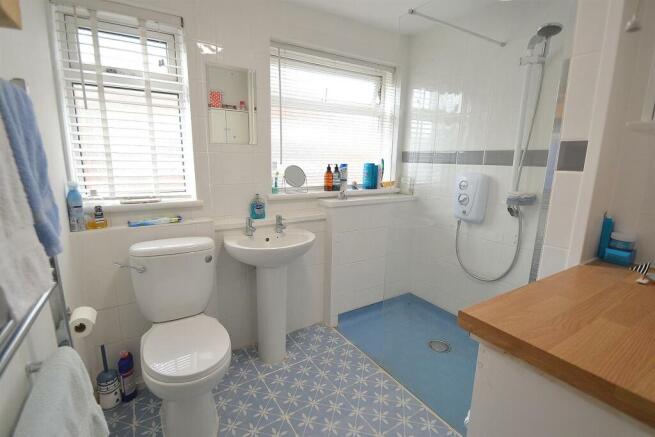 44SANDBATHROOM2.JPG