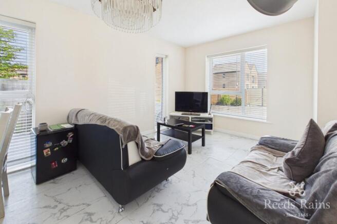5 bed Semi-Detached to rent Image 5