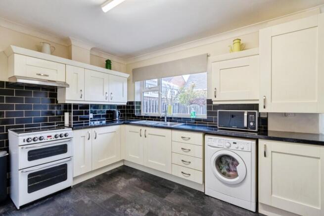 3 bed Town House for sale Image 4