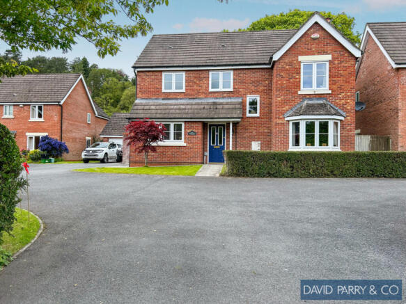 Modern Detached 4 Bedroom Property