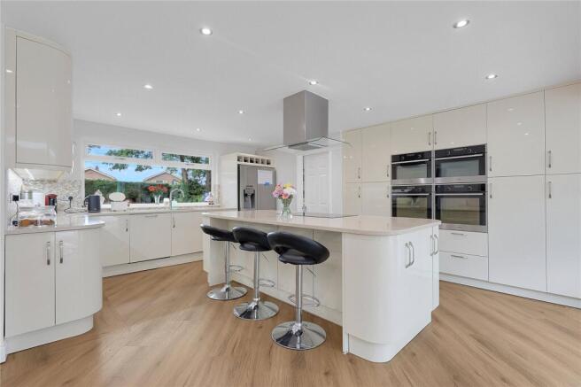 6 bed Bungalow for sale Image 6
