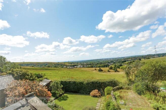 4 bed Detached for sale Image 4