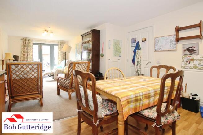 FITTED KITCHEN / LIVING SPACE