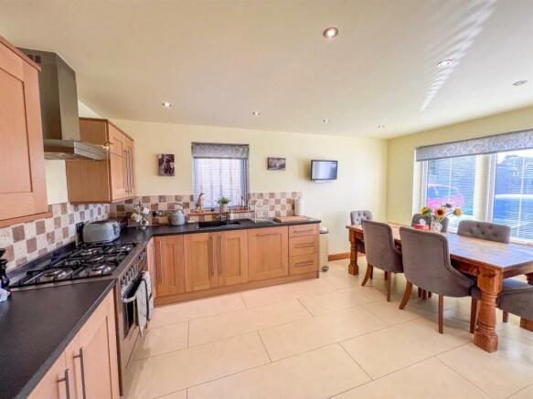 Kitchen/Breakfast Room