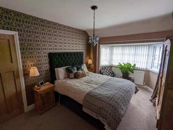 Master Bedroom (2) (Large).jpg
