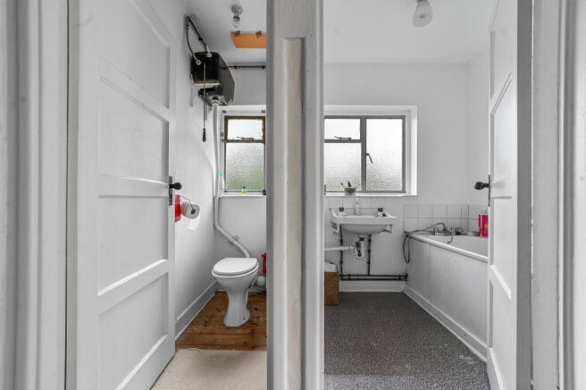 Verderers Road, Chigwell, Essex, IG7 photo 4