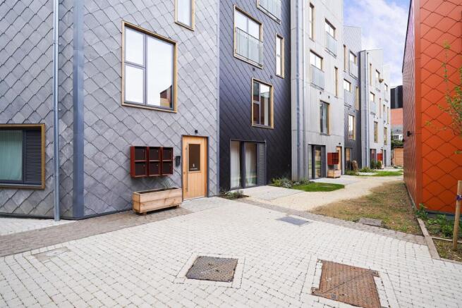 2 bed Apartment to rent Image 12