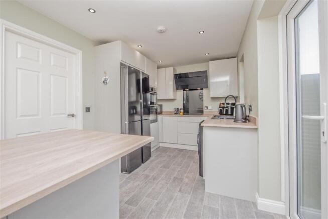 Fitted Breakfast / Dining Room: