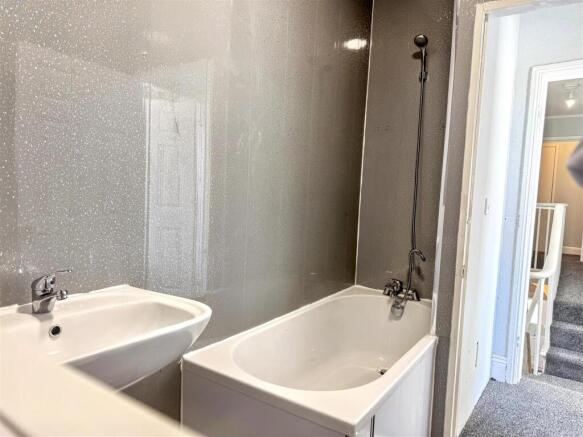 3 bed Terraced for sale Image 7