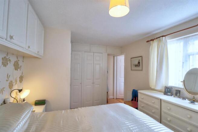 bedroom 1 pt2.jpg