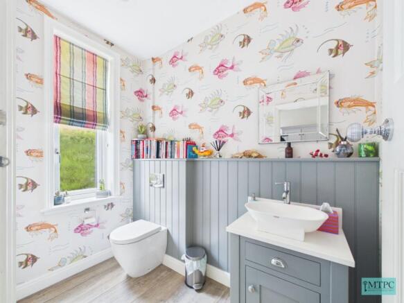 4 bed Semi-Detached to rent Image 8