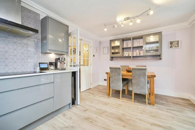 3 bed Semi-Detached for sale Image 6