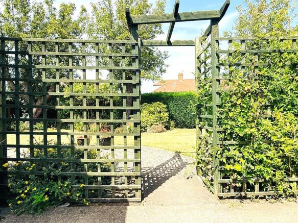 2 bed Semi-Detached Bungalow for sale Image 11