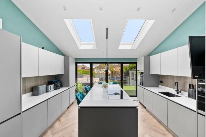 4 bed Detached for sale Image 7