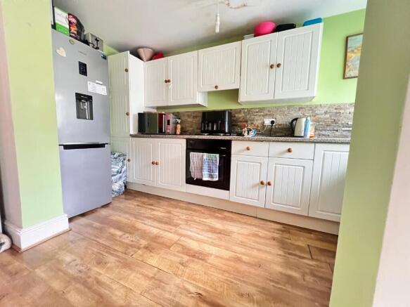 FITTED KITCHEN
