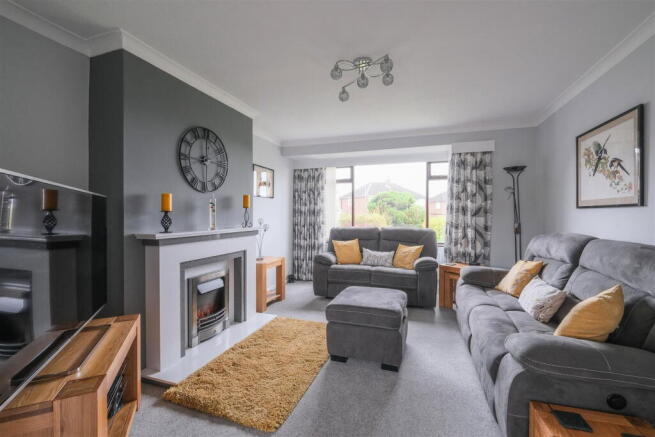 4 bed Semi-Detached for sale Image 3