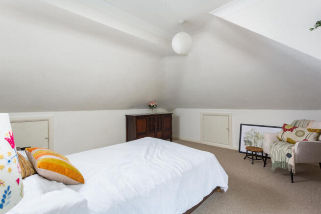 5 bed Bungalow for sale Image 12