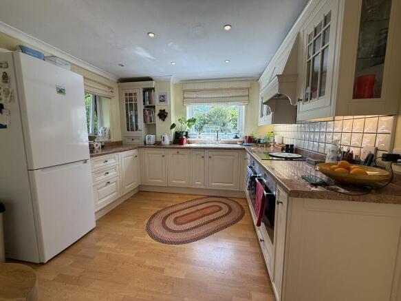 4 bed Semi-Detached for sale Image 4