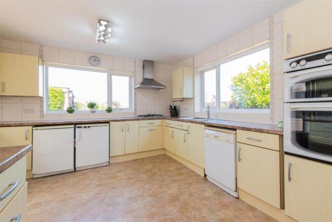 Cromwell Crescent, Market Harborough photo 4