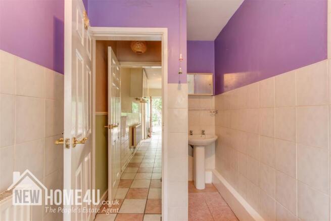 FAMILY BATHROOM: