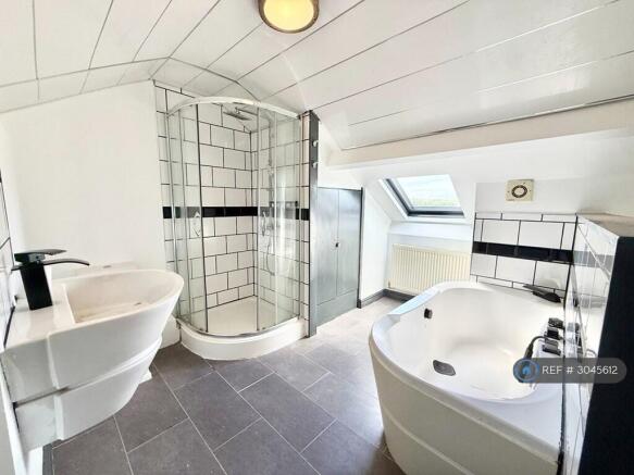 2 bed Terraced to rent Image 8
