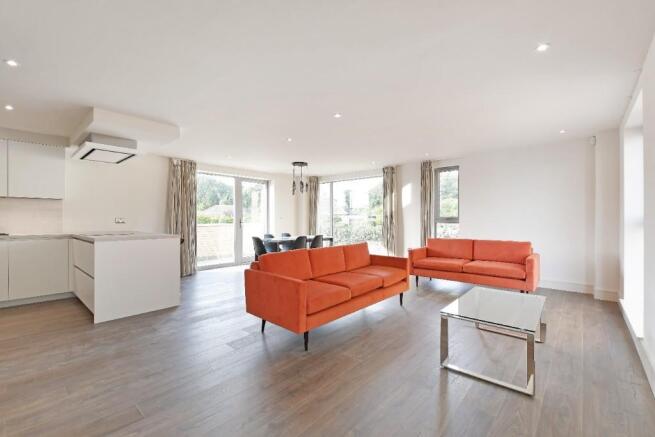 3 bed Apartment to rent Image 4