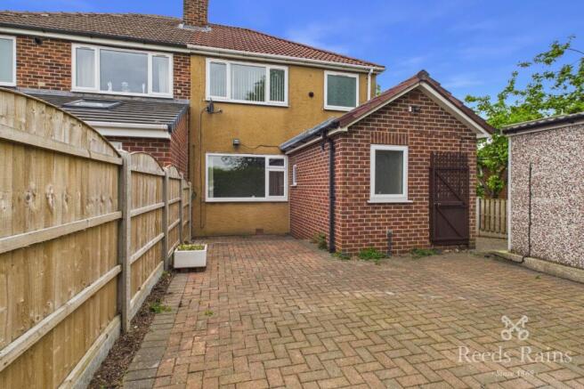 3 bed Semi-Detached for sale Image 6