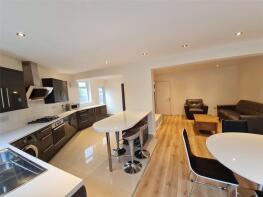 15, Walton Way, London W3 0AW