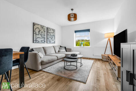 Hickey Court | Schofield Way, Hoddesdon | Top Floor Apartment | Landscaped Setting & Open Views