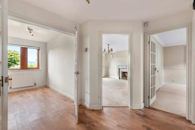 4 bed Detached for sale Image 11