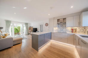 3, 3 Vickery House, Rubens Place, London SW4 7RB