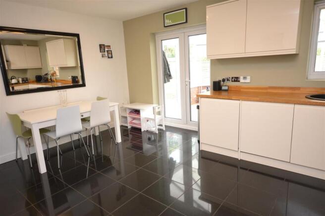 Dining Kitchen 2.JPG