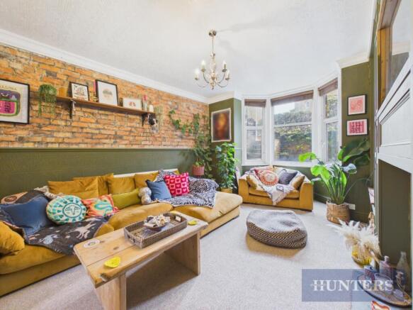 4 bed Semi-Detached to rent Image 2